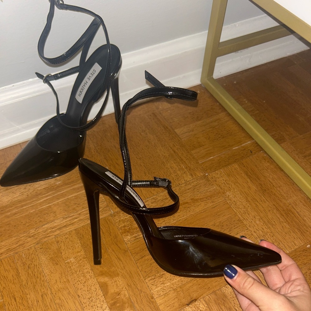 Steve Madden Black Pumps